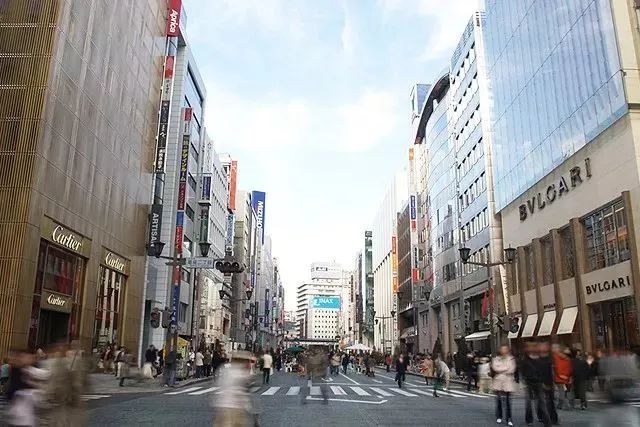 找到源头了！中国游客和代购原来是在这家日本药妆店里扫货到半夜