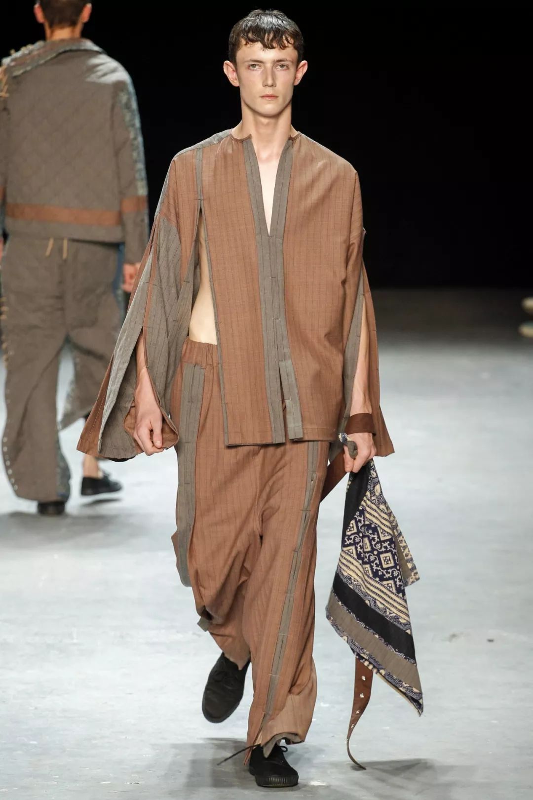 利郎男装秋冬流行趋势,2022男装秋冬色彩趋势