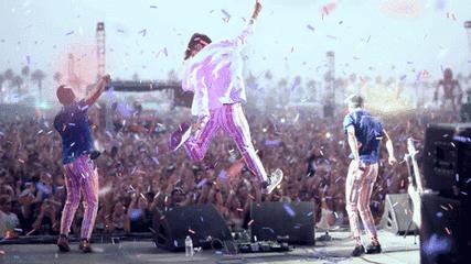 嫦娥奔月、拜月大典、还有让罗志祥陈赫都中毒的宝石老舅《野狼disco》！这个中秋嗨不停……