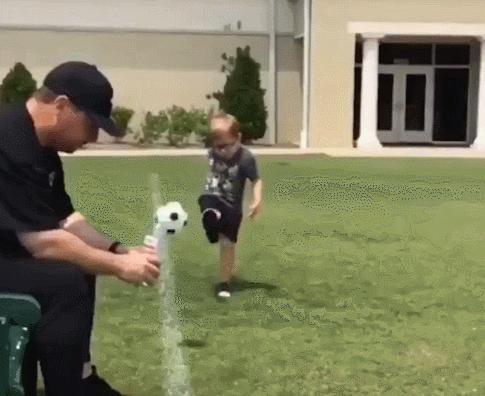 甄子丹赵文卓瓶盖挑战,赵文卓挑战长风镖局踢瓶盖