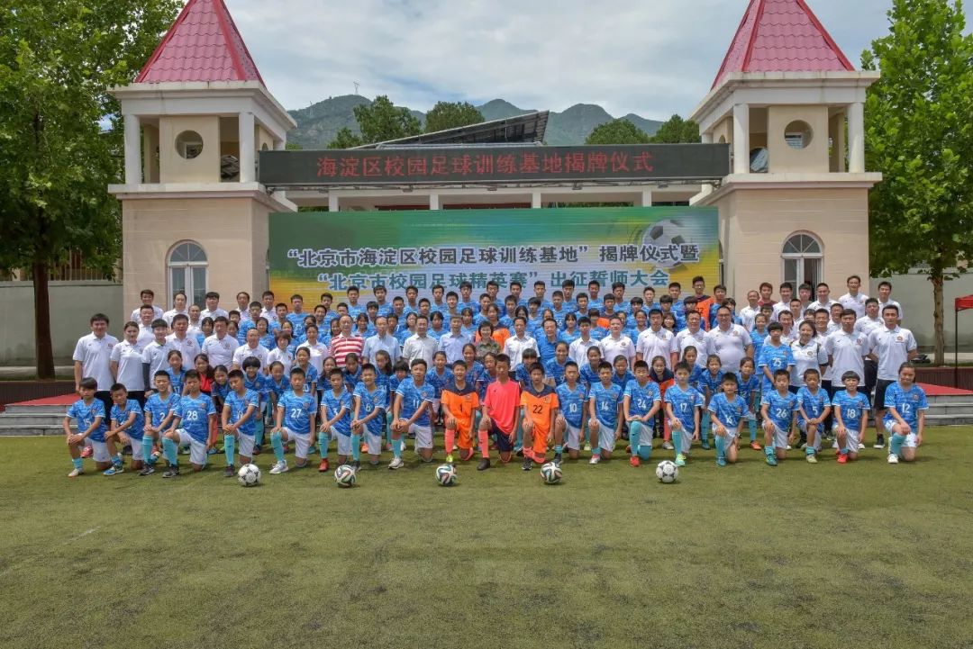 热爱足球的少年,北京青少年足球训练推荐