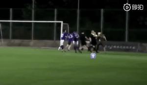 足球运动员亲吻女裁判,中国足球历史上最大的斗殴事件