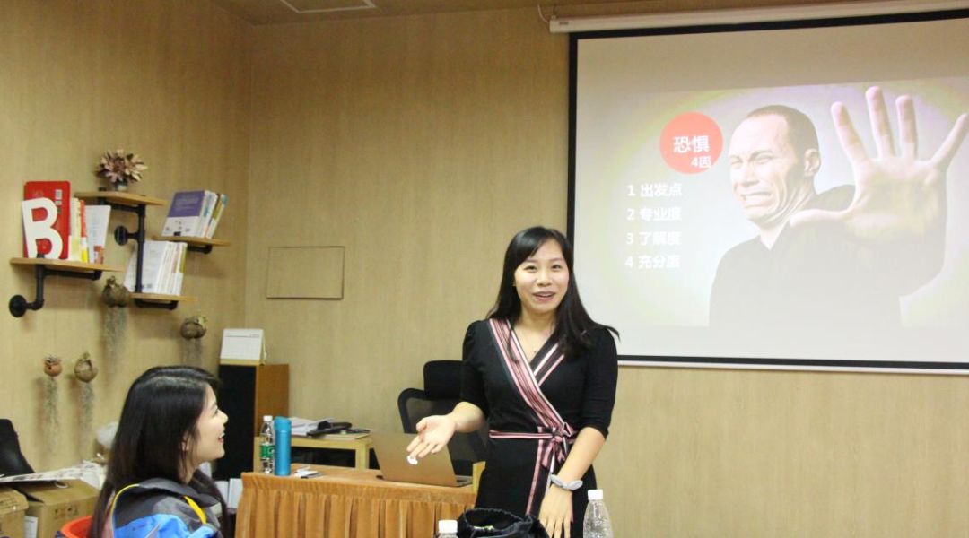 她不做微商、不做代购，却通过经营朋友圈月入10万+|线上课堂