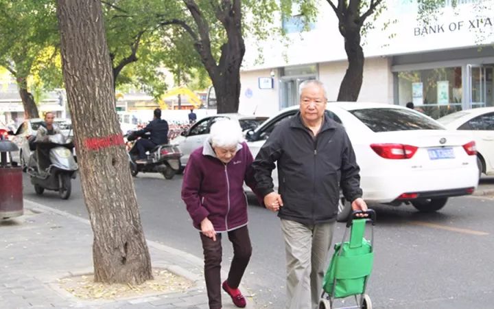 西安钟楼商圈事件真相,西安钟楼商圈历史