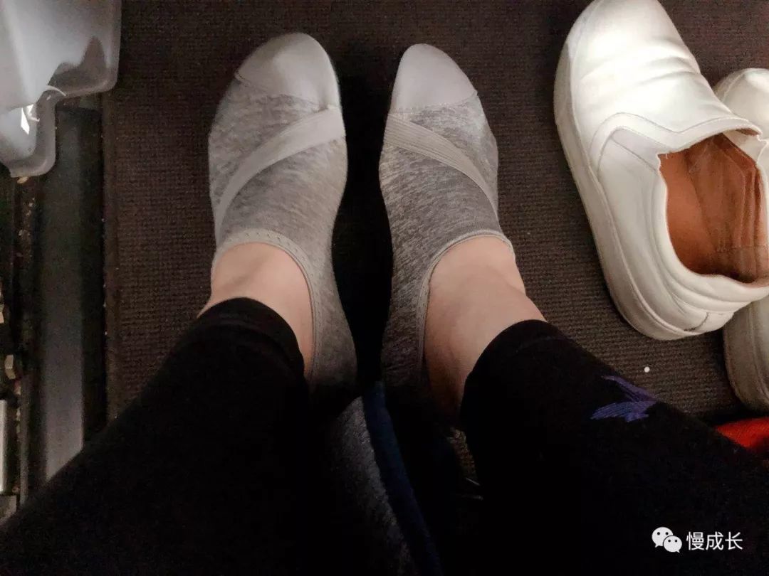 蔡少芬同款小白鞋,蔡少芬生活真美好同款乐福鞋