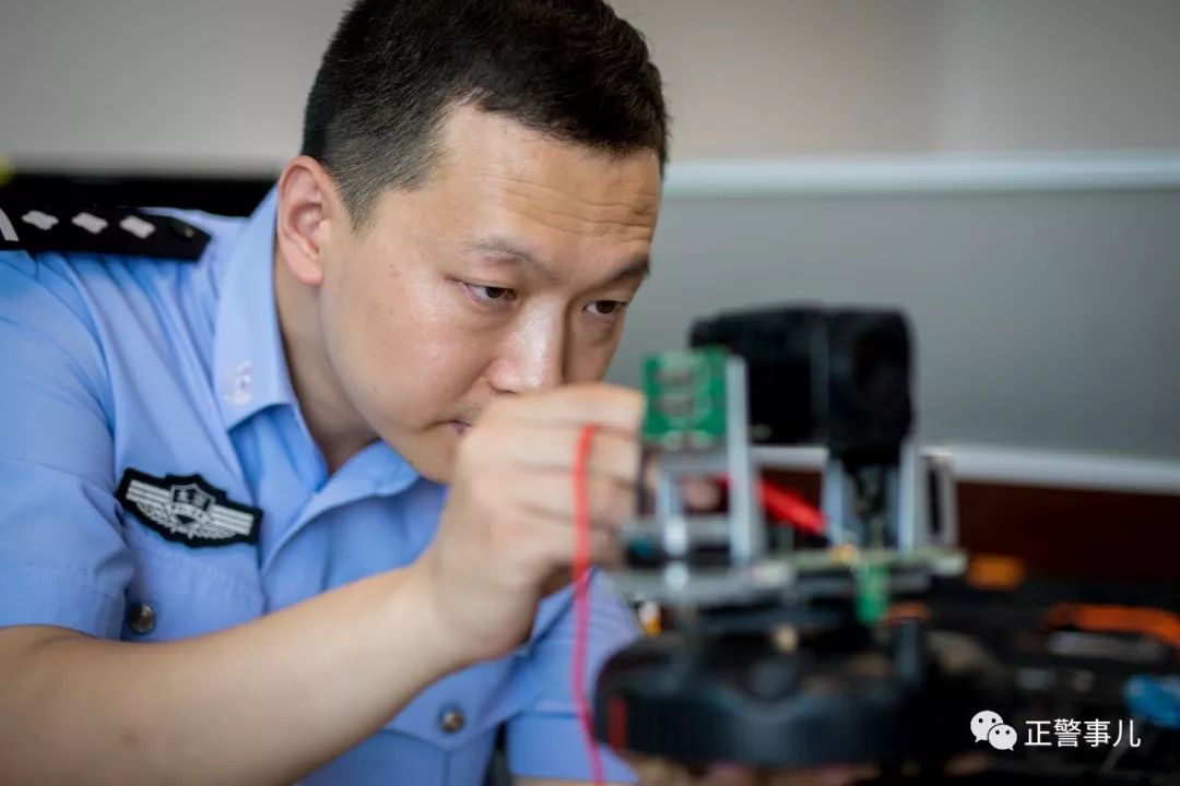 两个警界学霸级“码农”，多次拒绝百万年薪，原因竟然是.......