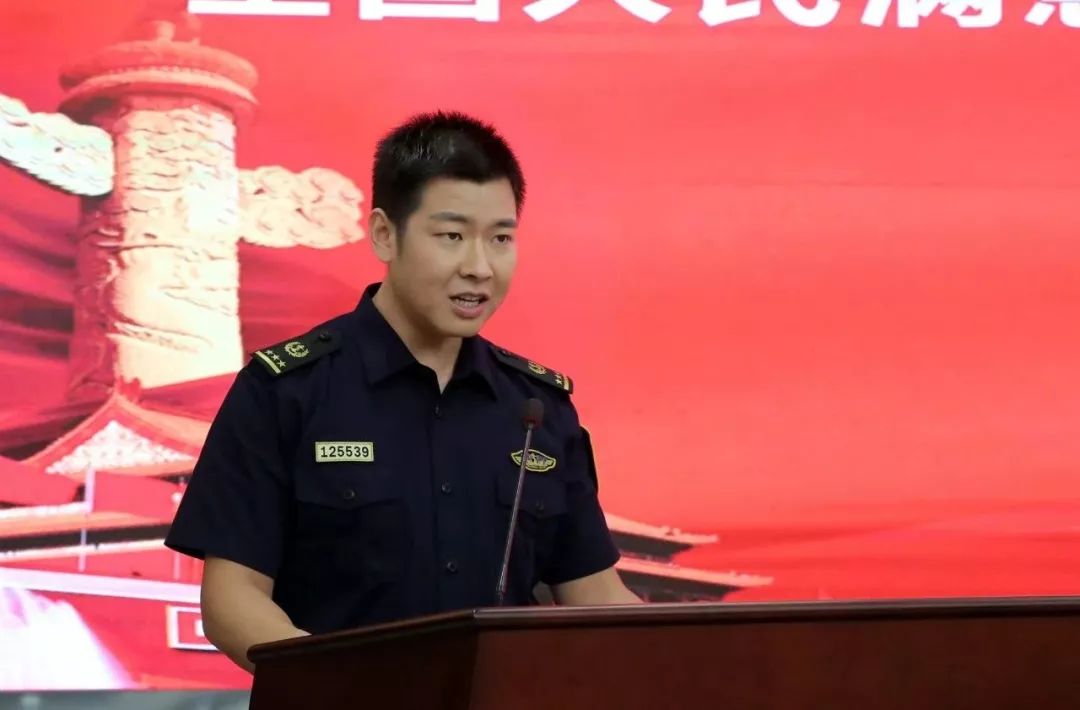 不忘初心|长江海事局举行全国“人民满意的公务员”牛百龙同志先进事迹报告会