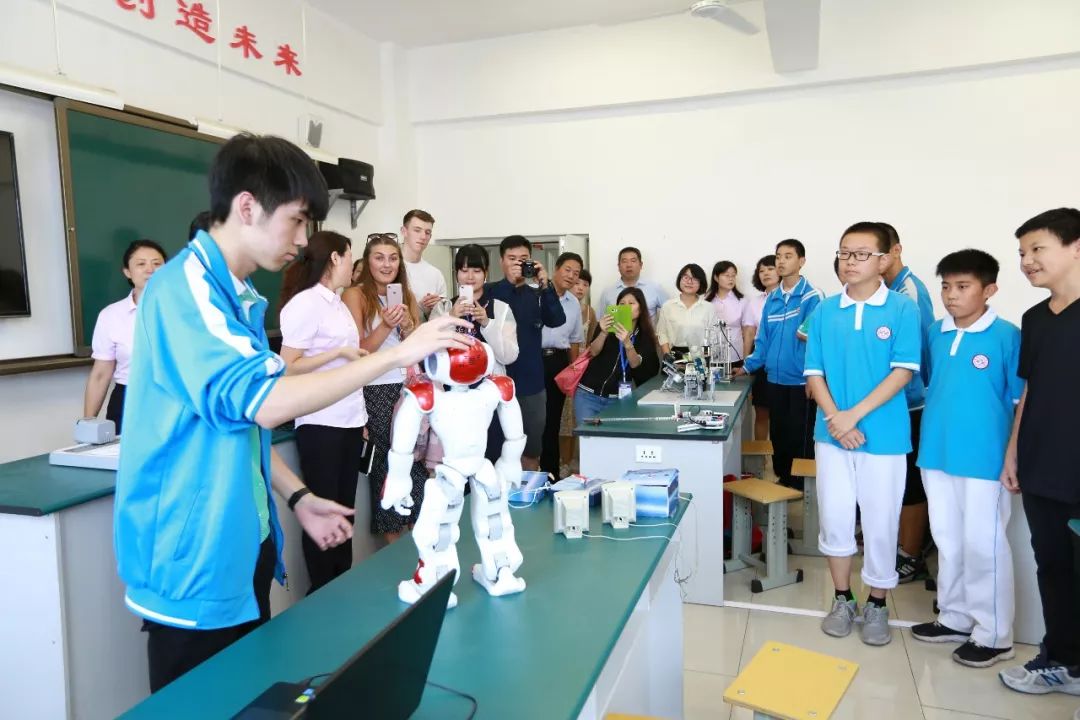 西安学习ai人工智能技术学校,西安高级中学今年招收人数