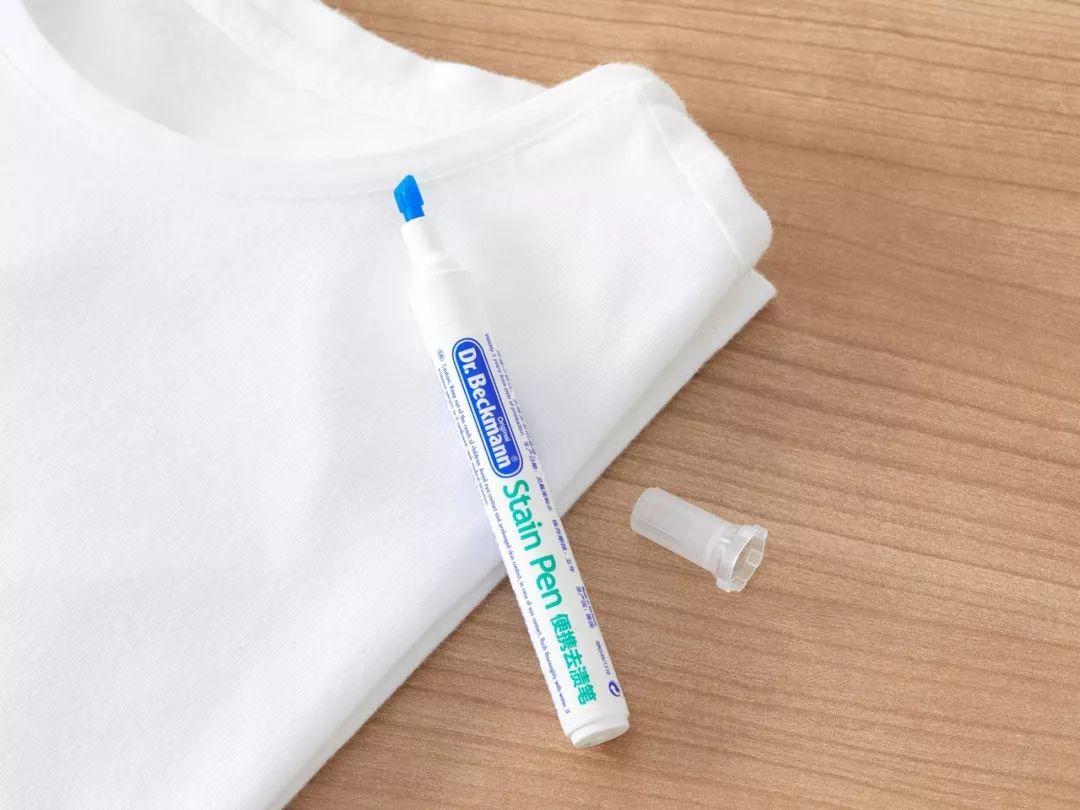 白色衣服上弄上了辣椒油怎样洗掉,衣服溅了红辣椒油怎么洗也不掉