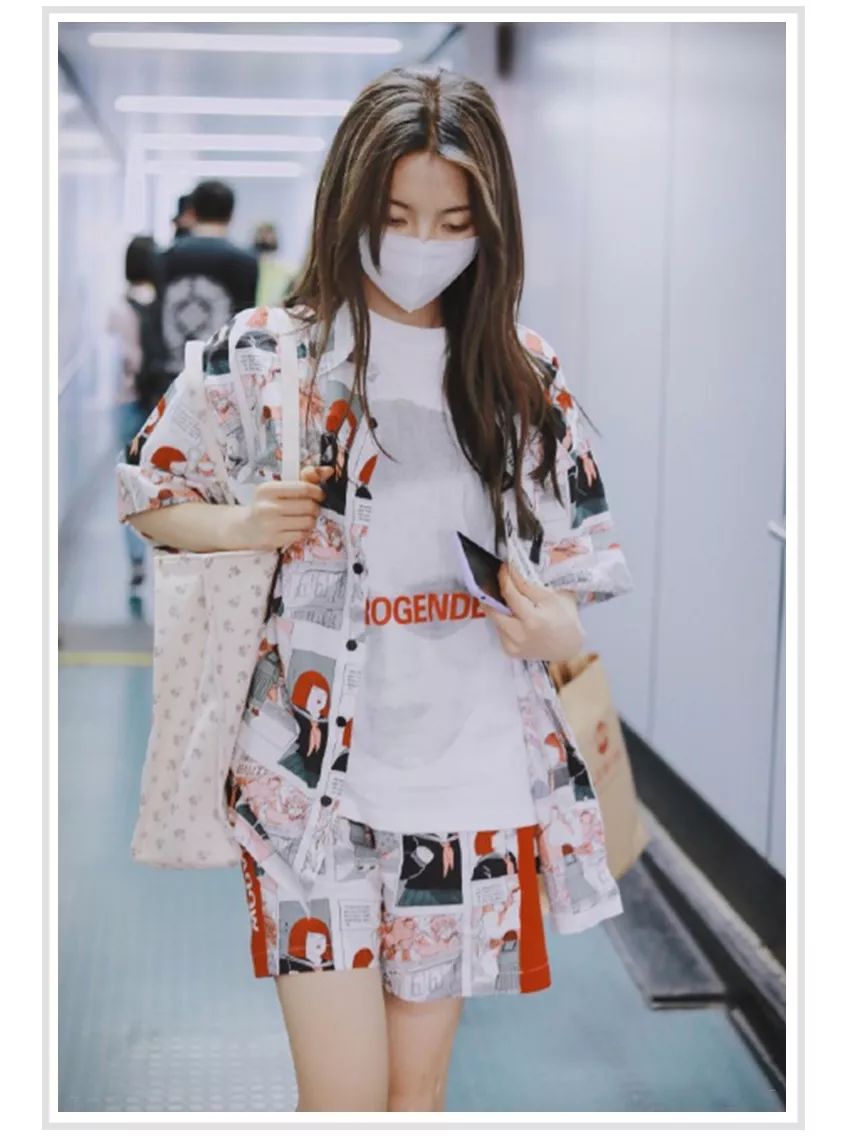 张子枫欧阳娜娜是真是假,张子枫给欧阳娜娜找衣服