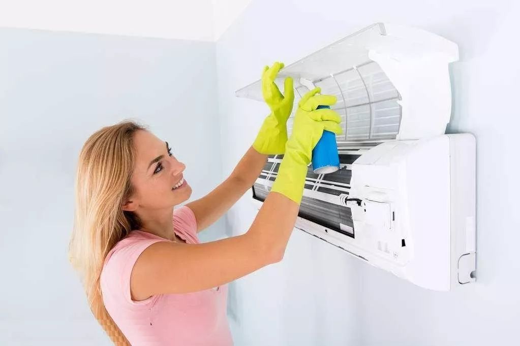 夏天房间开空调有臭味怎么解决,夏天空调有味换什么