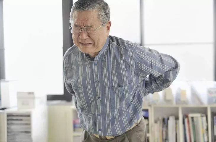 睡前泡脚抗衰老,泡脚水里加点它养生效果翻倍