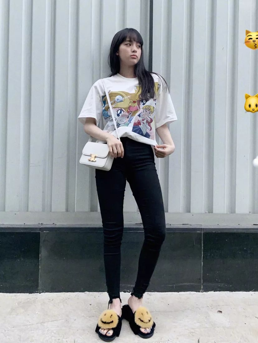 宋茜的衣服为什么这么高,宋茜一身醒目的白色套装