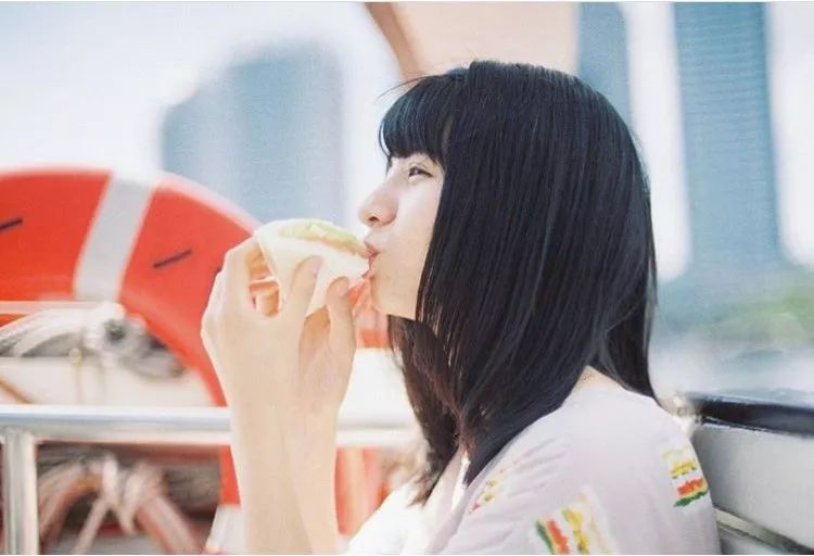 这样拍背影真的太好看了,怎样拍侧脸好看霸气