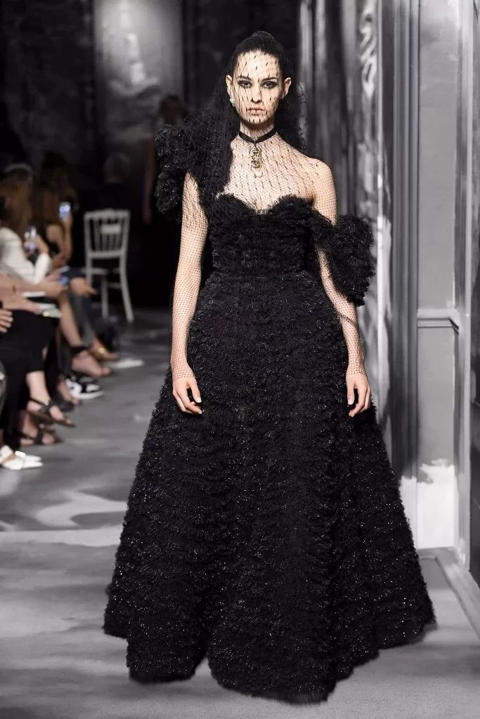 Beauty|CHANEL开挂、DIOR大女人？一线秋季彩妆速递