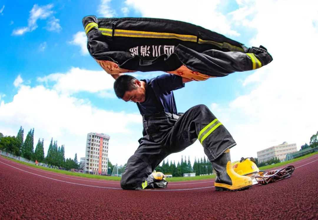 新招录消防员欢送标语,消防员新训每阶段综合评价