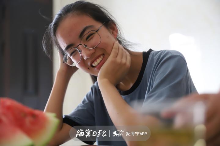 面对家庭变故的女孩,一个女孩面对家庭的变故