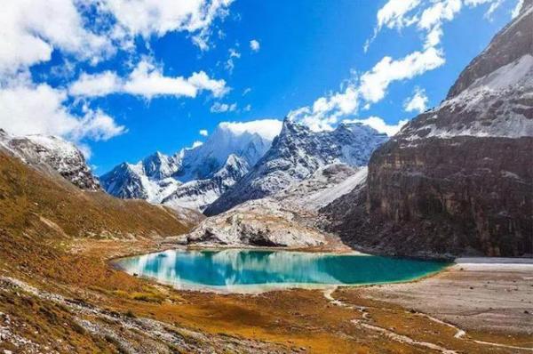 暑假游稻城亚丁多少钱,暑假稻城亚丁全国性免费开放