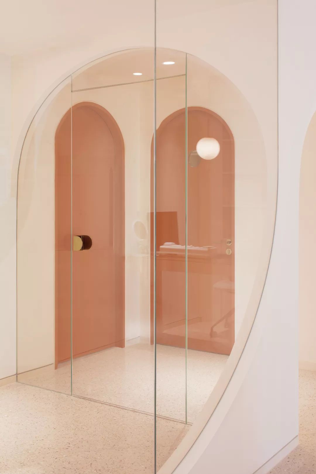 拒绝花哨！建筑师CP孙大勇×万书言，携手打造洞穴式美容院