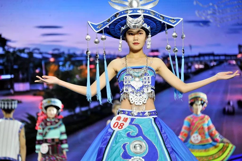 德宏五种少数民族服饰走秀音乐,云南少数民族服饰秀