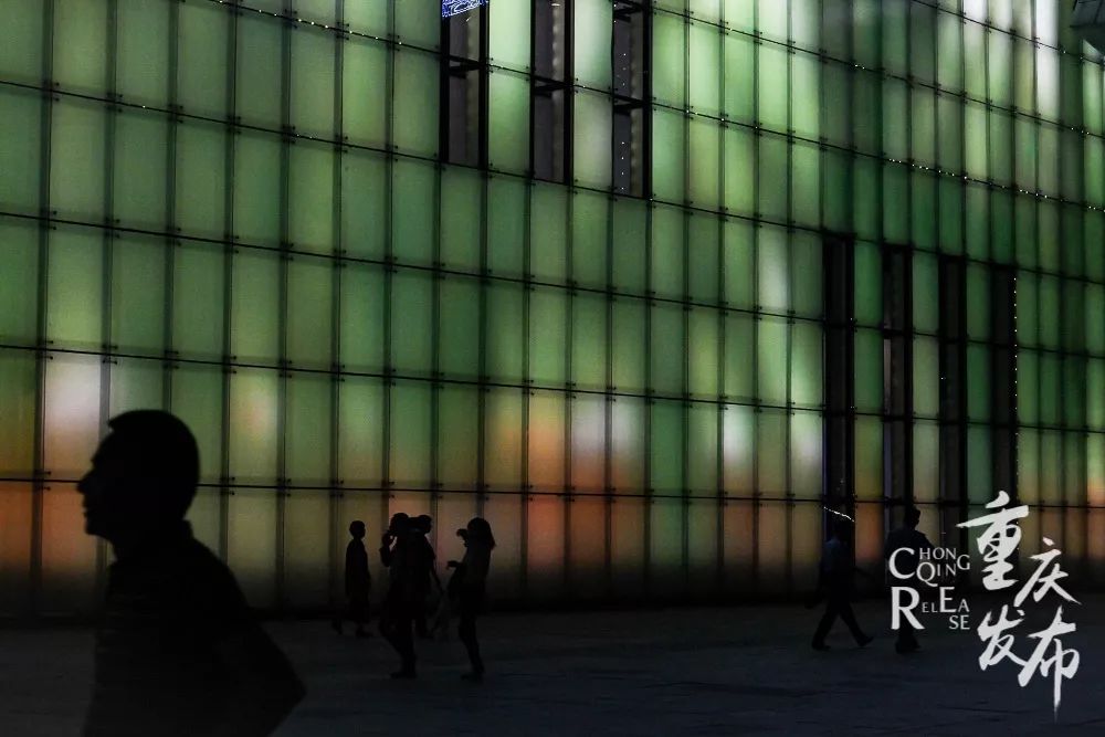 山城重庆夜晚如此宁静而美丽,夜晚的重庆格外迷人