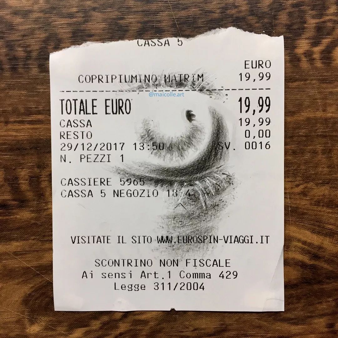 画纸用光了？多去几趟超市就有了。他把购物小票秒变成世界名画