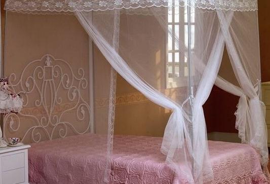 睡觉时有蚊子嗡嗡叫开灯却找不到,蚊子在耳边嗡嗡叫打开灯又找不到