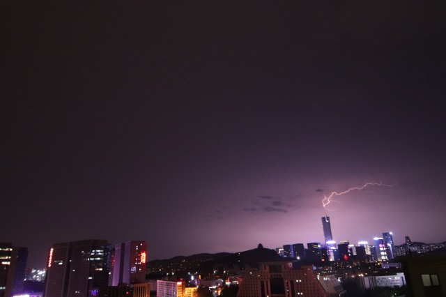 雷雨天气什么事情不能做,雷雨天不能做的事情