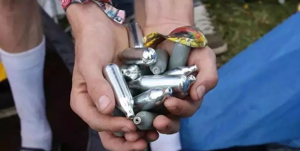 远离致命“笑气”！这种闪送的东西1小瓶就能毒杀老鼠