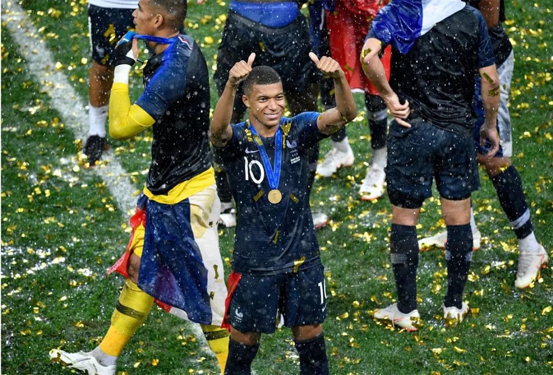 19岁拿世界杯冠军,19岁拿世界杯冠军的球员