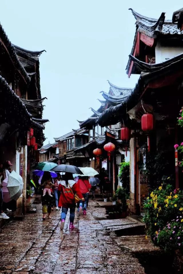 雨天丽江古城旅游攻略,来丽江看雨中的丽江古城