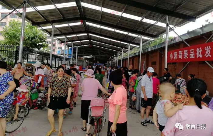 果然是金字招牌!红利市场新址今天开张很火爆,新老顾客盈门