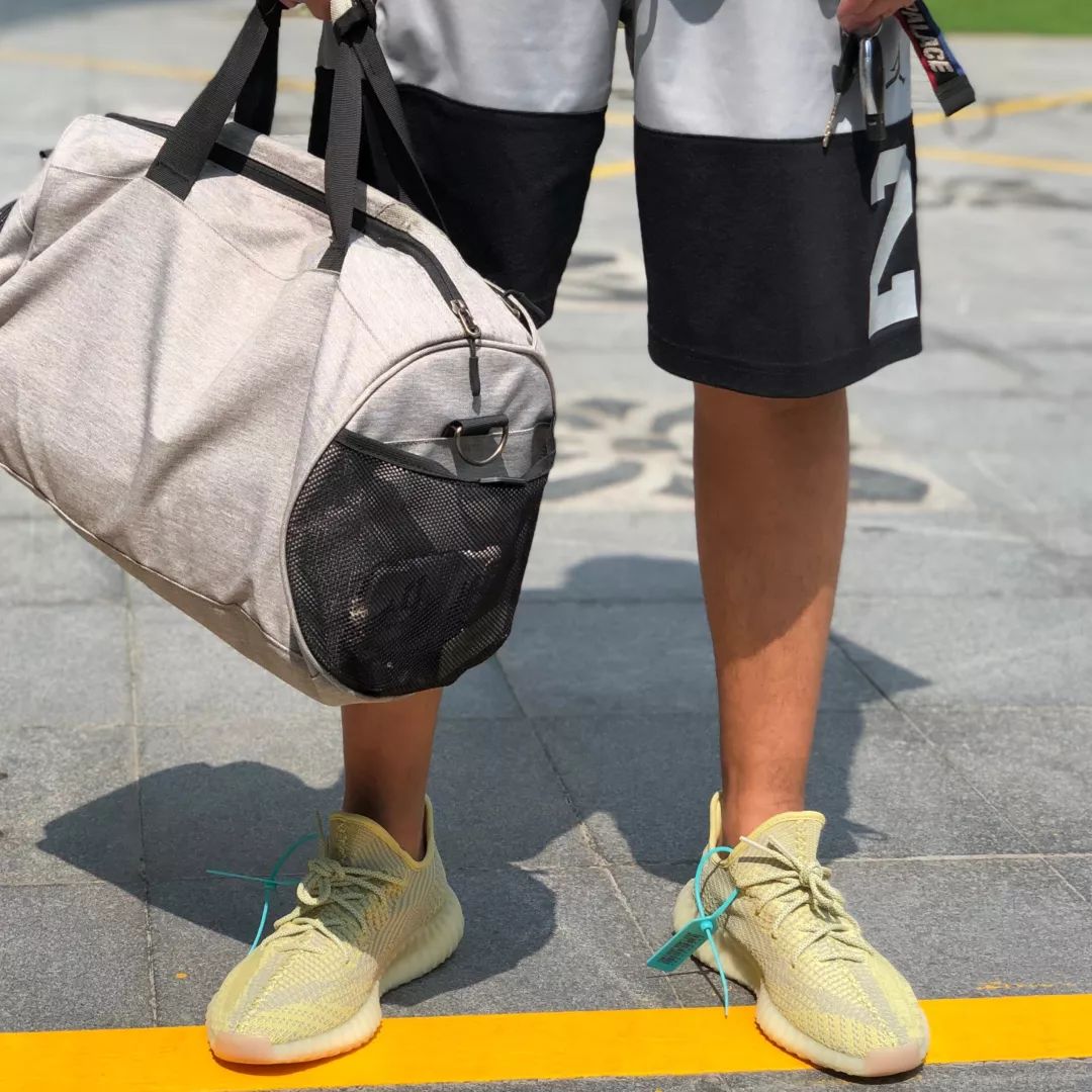 aj1和yeezy满天星,aj和yeezy哪个更容易受欢迎