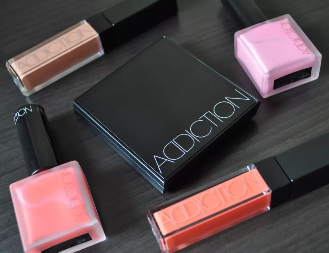 这些美妆潮品你最想拿走哪一个,这些网红化妆品还能用吗