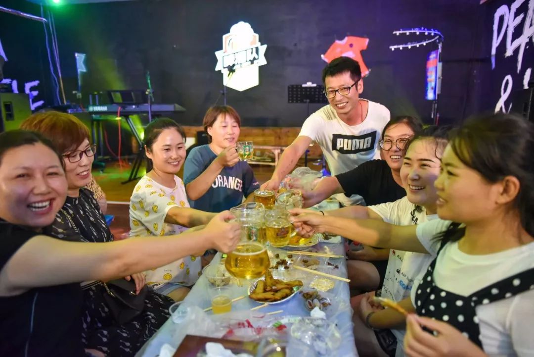 西海岸金沙滩啤酒城,西海岸啤酒城音乐餐吧