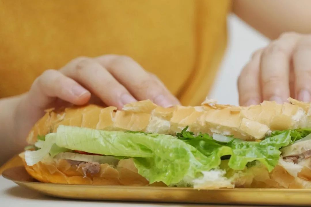 网购越南土特产|炼奶冰咖法包猪肝酱扎肉春卷虾片，一个下午茶全都拥有