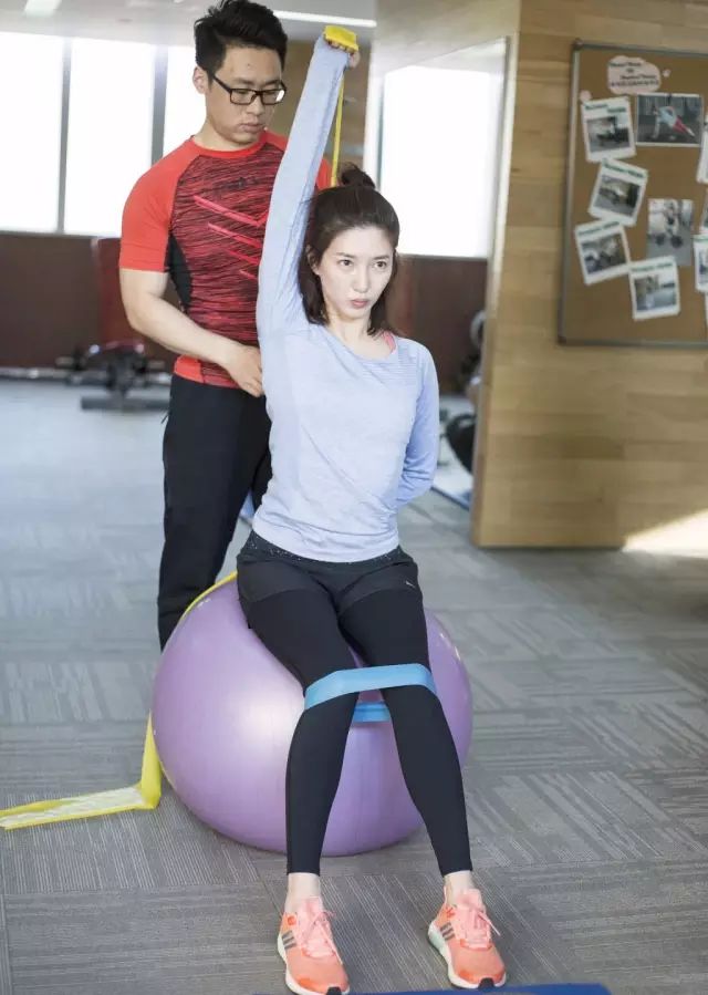 腹肌女王2.0版本升级，全网黑转粉逆袭人生新高度