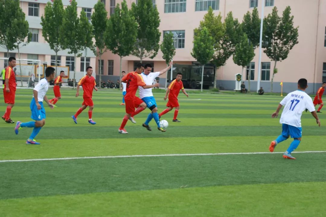强军杯“卫士动力”业余足球比赛上演强强对决，*警武**聊城支队首先抢得出线主动权