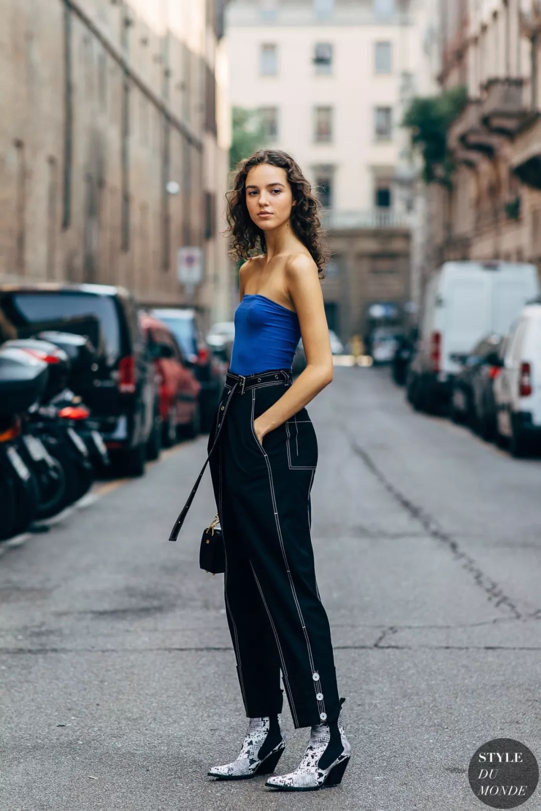 从法式优雅到街头少女，你爱的样子这个降温颜色都有