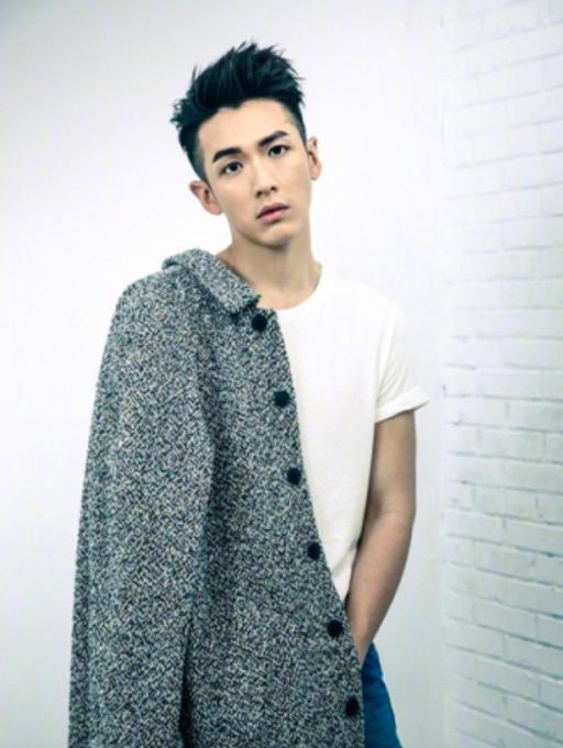 柯震东剪头视频,柯震东剪头发违法吗