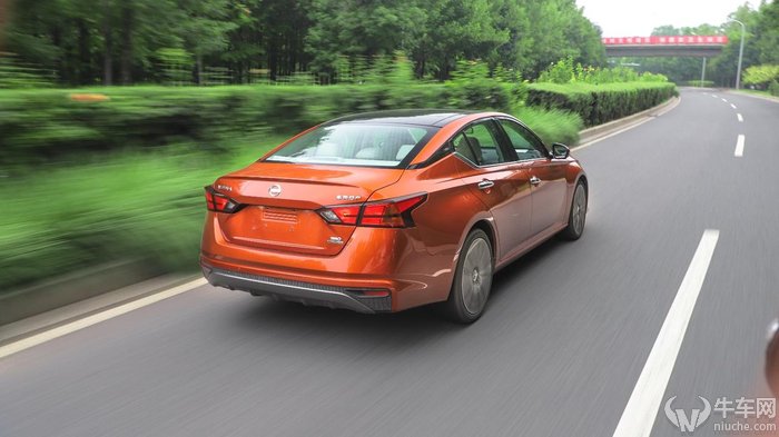 2013款日产天籁第一视角试驾,日产天籁舒适版适不适合跑专车