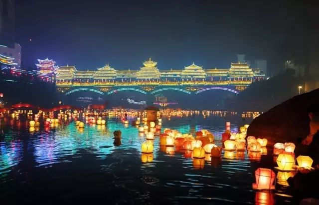 “我太难了！”今天没有一只鸭子能活着走出广西