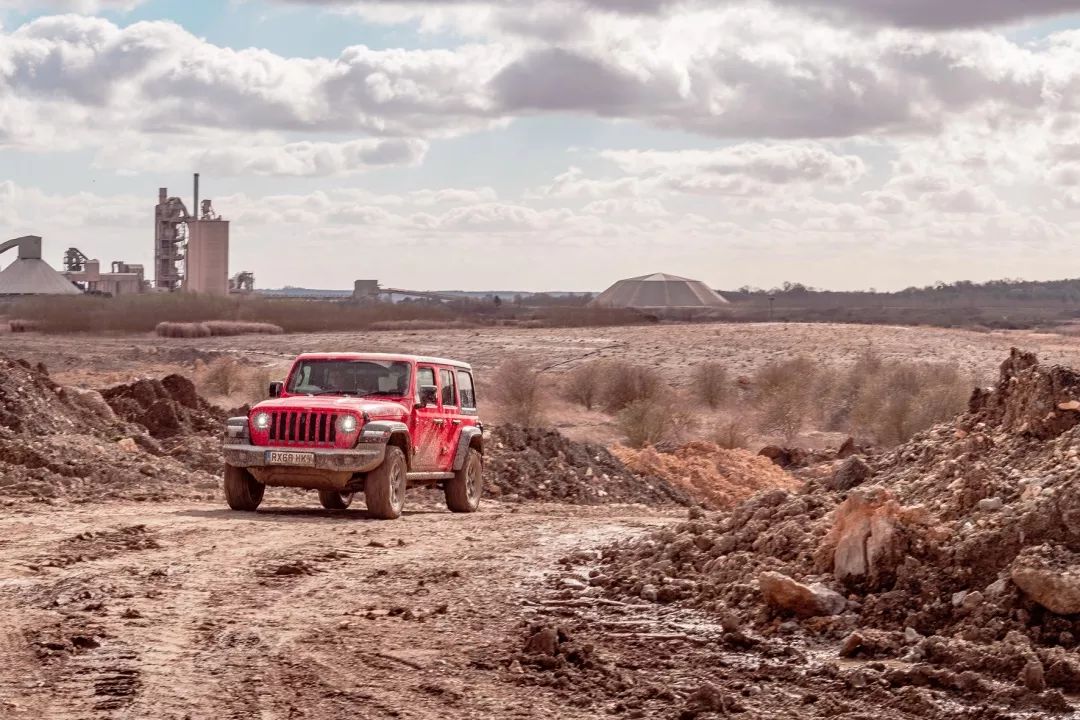 三台硬派越野,三辆硬派越野车