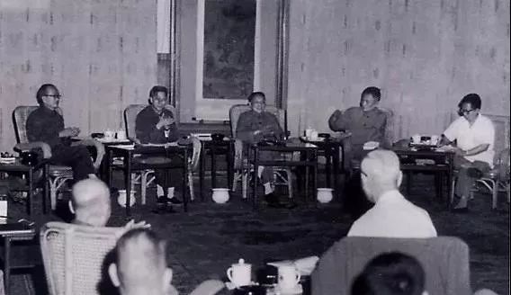 今天他115岁了，*小平邓**人生的40个瞬间