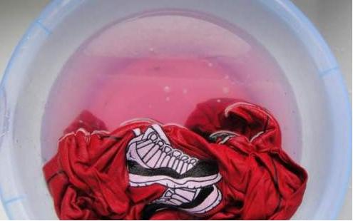 真丝衣服褪色怎么恢复小妙招,遇到掉色的衣服如何维权