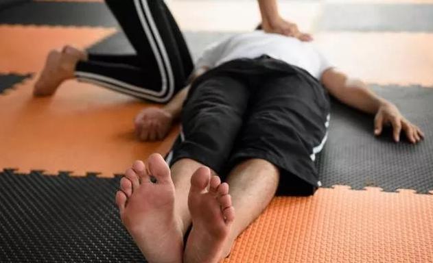 32岁男子突发心梗一个月以后离世,27岁男子突发心梗