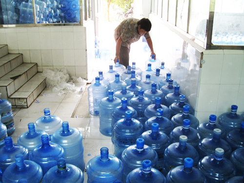 自来水烧开和桶装水烧开有区别吗,喝纯净水和自来水烧开水哪个好