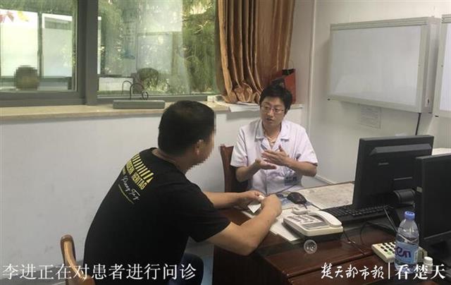 男子睡觉呼吸暂停超170次引发脑梗,男子突然头晕胸闷