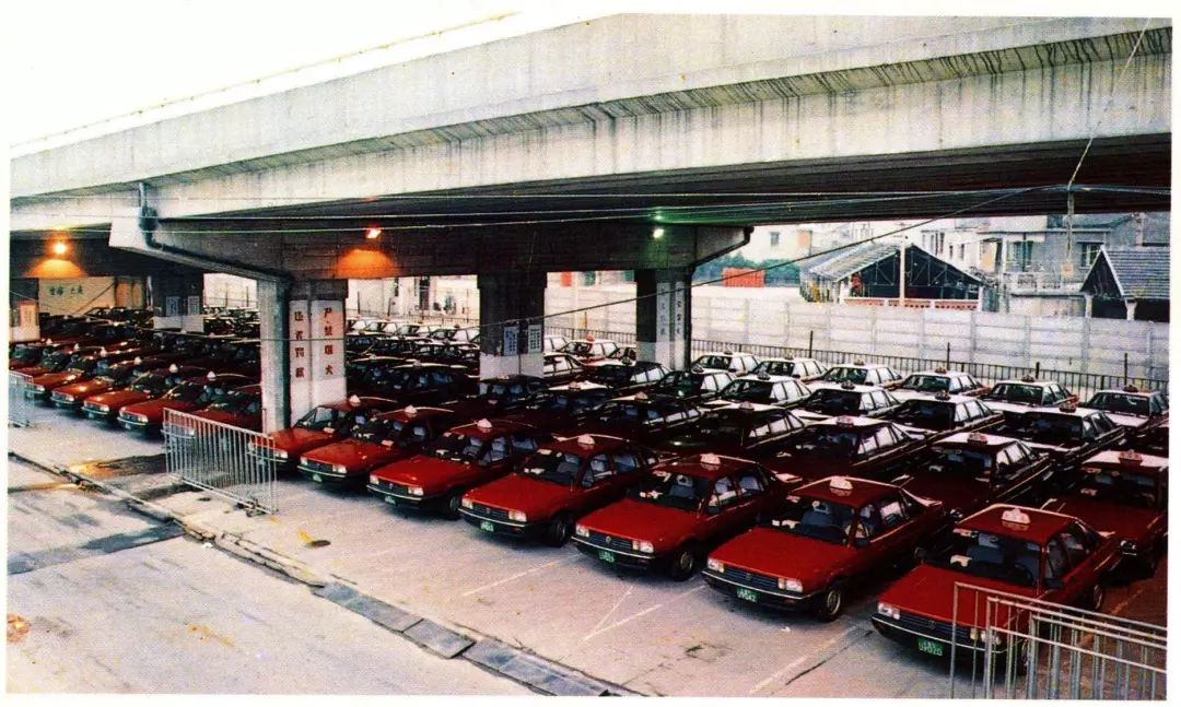 壮丽七十年的发展,70年代的上海交通牌汽车