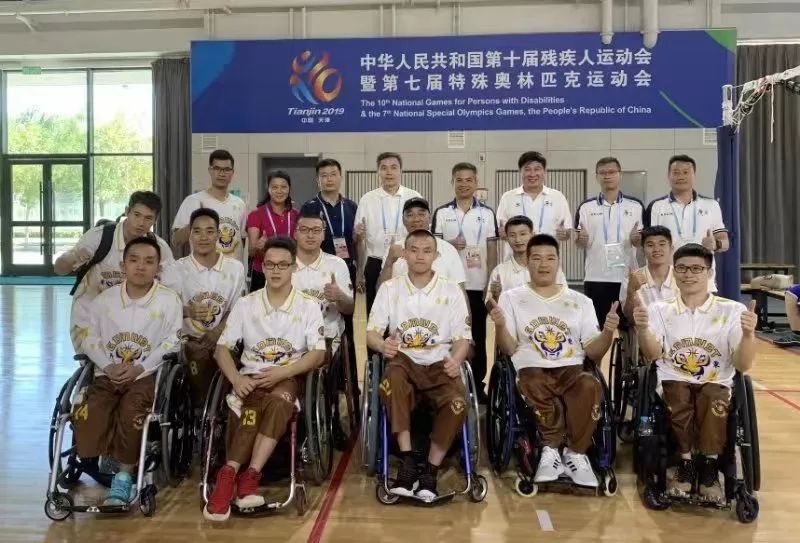 全国残运会广东代表团领导到比赛现场为运动员加油鼓劲